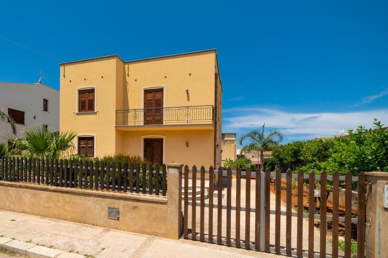 Perla Di Mare Appartamenti Castelluzzo Buitenkant foto